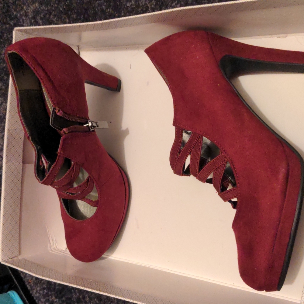 Lauren Conrad size 6.5 wine colored heels